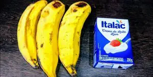 sorvete de bananas maduras