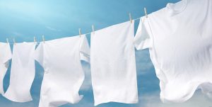 roupas brancas limpas e alvejadas